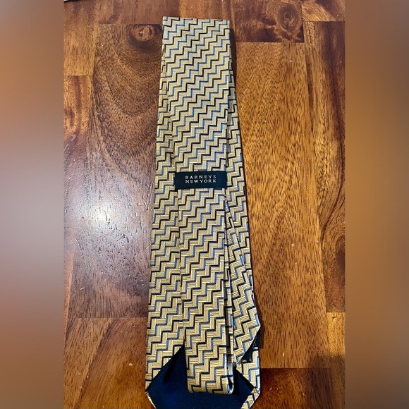 BARNEYS NEW YORK MENS TIE 100% SILK MADE IN ITALY - Picture 1 of 5
